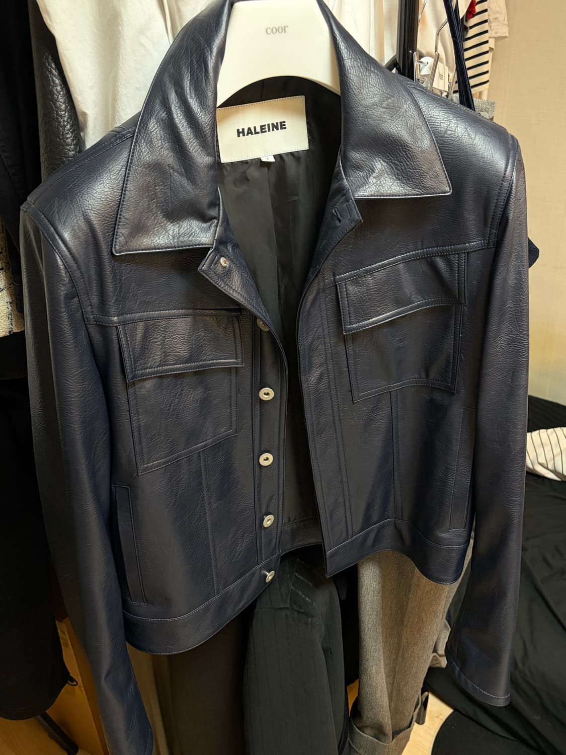 [1]알렌느 레더 트러커 자켓 네이비 상품이미지2