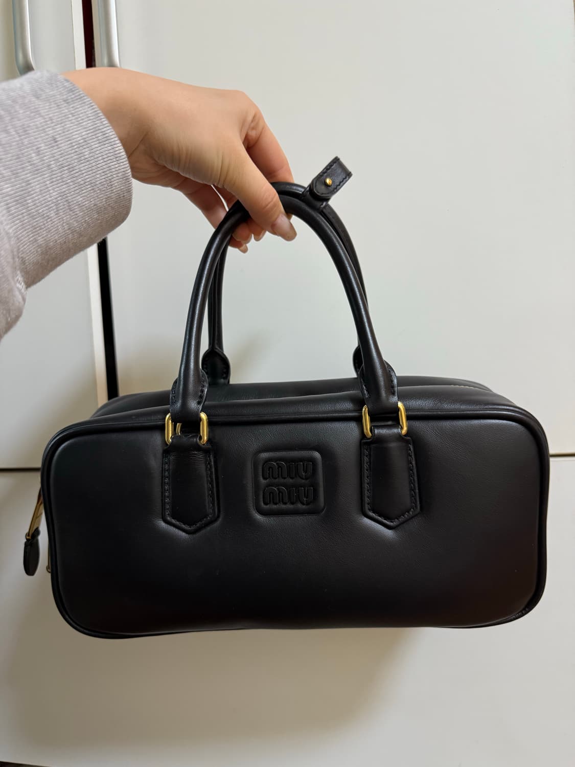 [미우미우] 아르카디 라지 블랙 상품이미지1