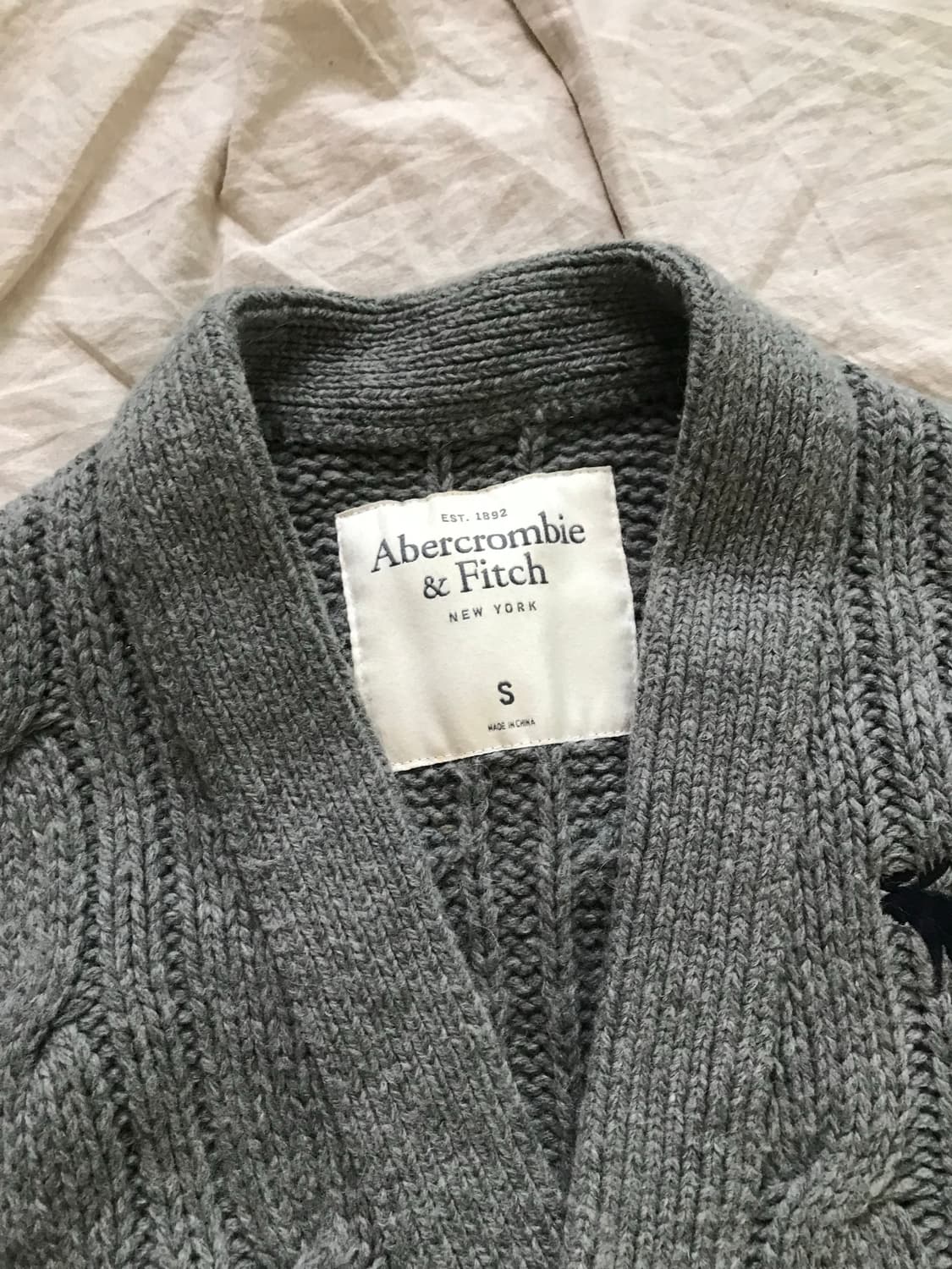 아베크롬비 산양 로고 케이블 차콜 니트 가디건 상품이미지8