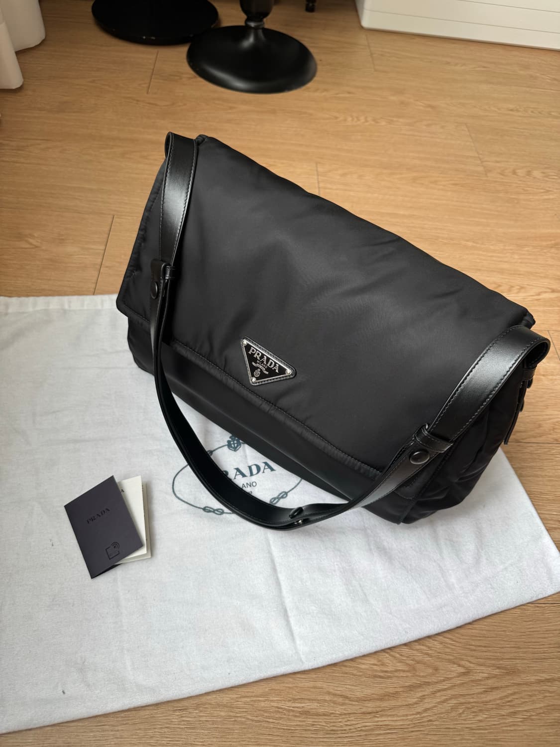 [S급/25년식] 프라다 리나일론 패딩 숄더백 라지 (맥북수납/NFC칩) 상품이미지1