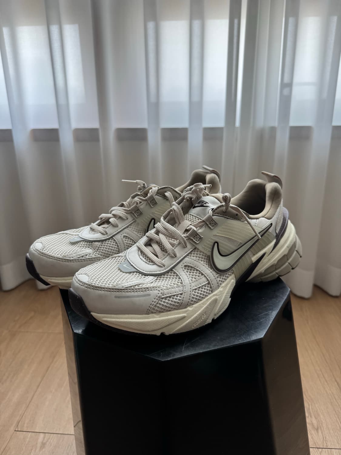 나이키 V2K 런 라이트 오어우드 브라운 (280 사이즈 / 시착 5회  상품이미지1