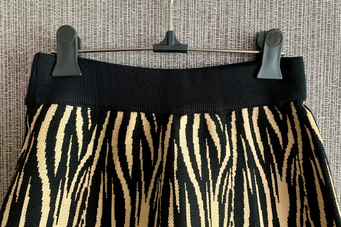 [미착용] 르닉앤맥코이 패턴 니트 플레어 스커트 밴딩 치마 블랙 베이지  상품이미지2