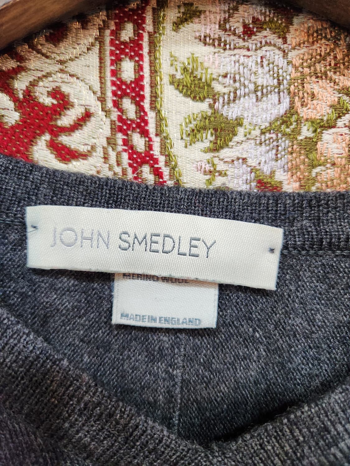 존스메들리 메리노울 진그레이 브이넥 니트

 상품이미지2