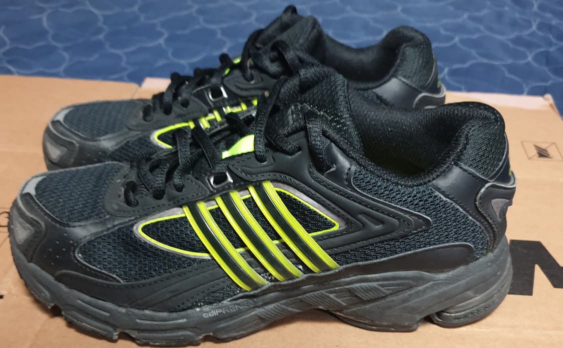 아디다스 리스폰스 CL 블랙 코어 형광 데일리 런닝화 (235) 상품이미지2