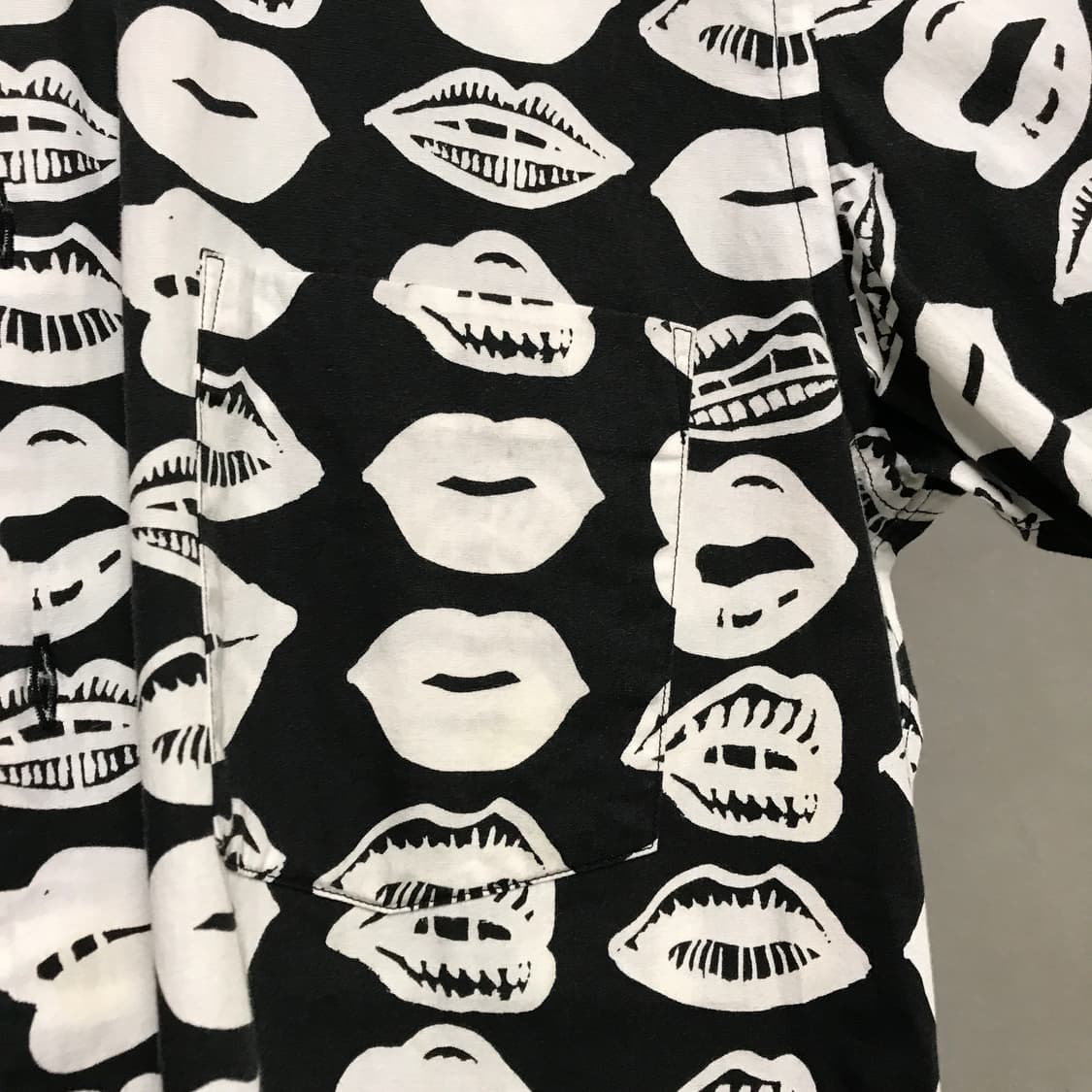 꼼데가르송 블랙 반팔 셔츠 M 상품이미지4