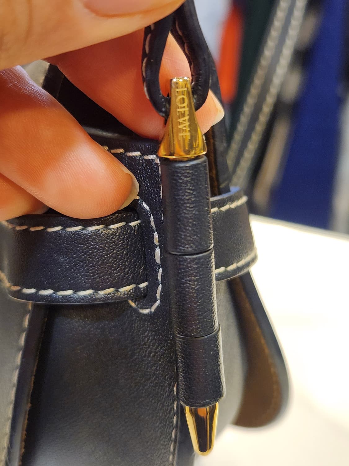 로에베 게이트백 미니 블랙  상품이미지6