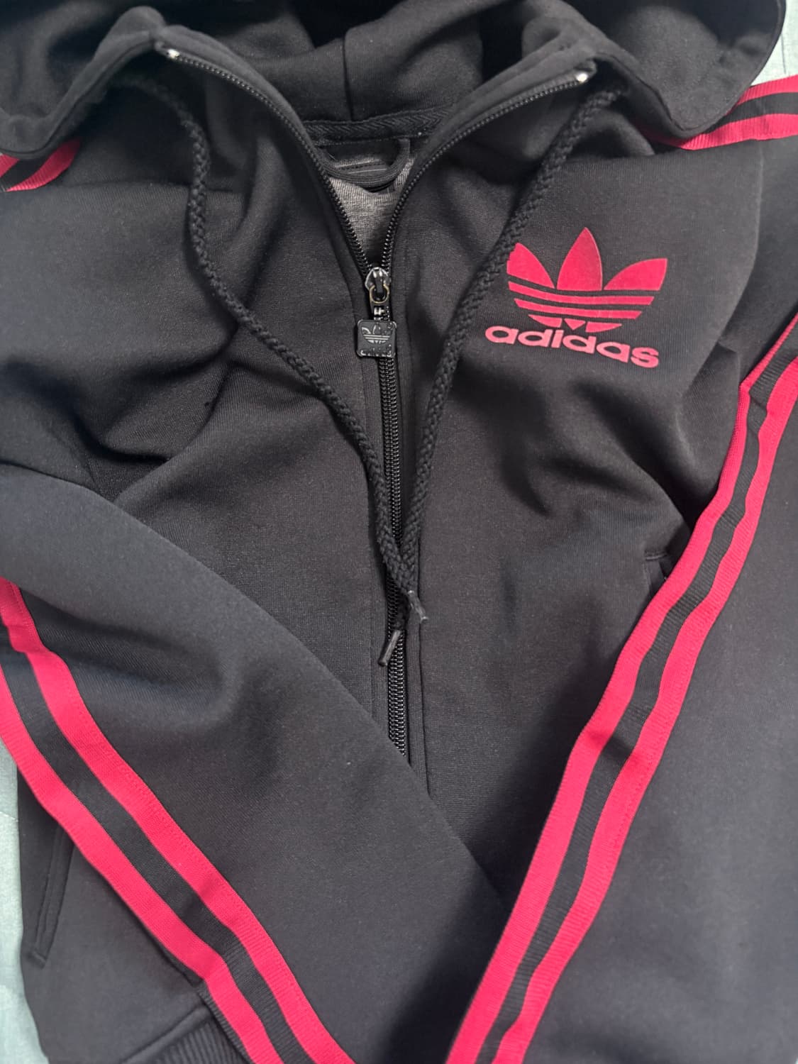 아이다스 검빨 크롭 후드져지 S 상품이미지2