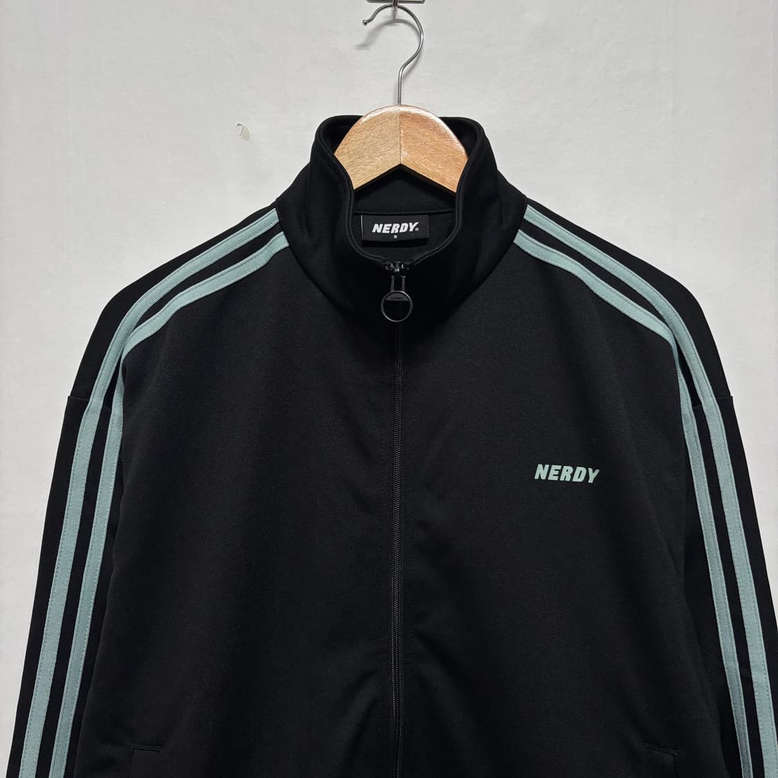 널디 블랙 트랙탑 상품이미지2