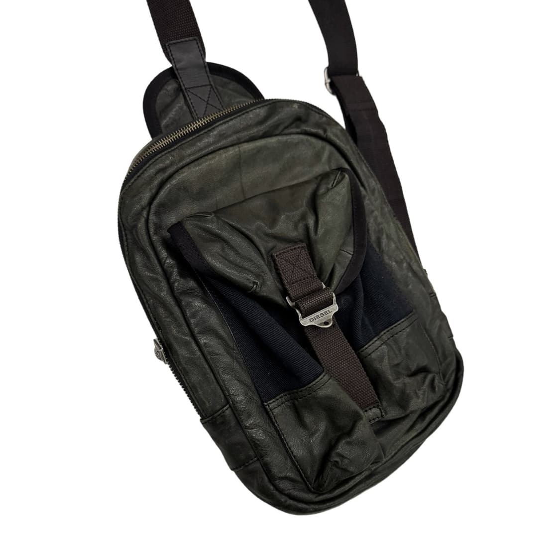 디젤 레더 슬링백 카키 상품이미지5