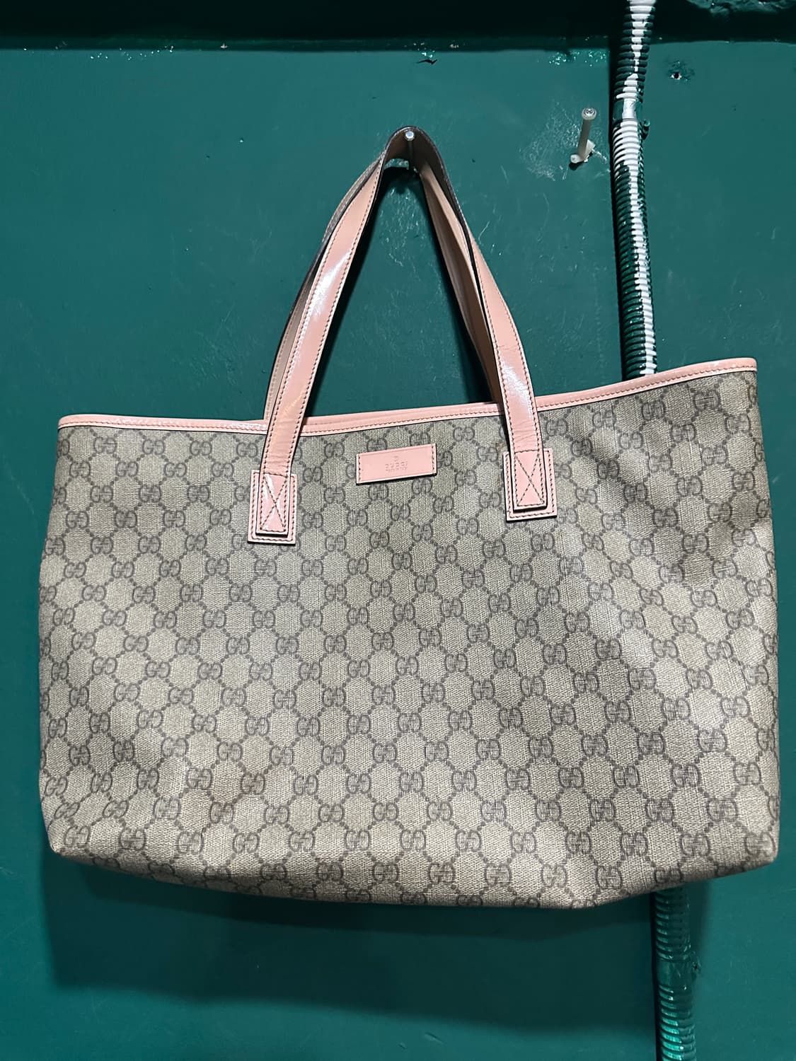 구찌 GG로고 쇼퍼백 딸기우유  상품이미지1