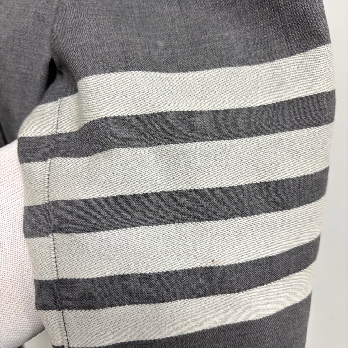 [2]톰브라운 사선완장 울 블루종 상품이미지2