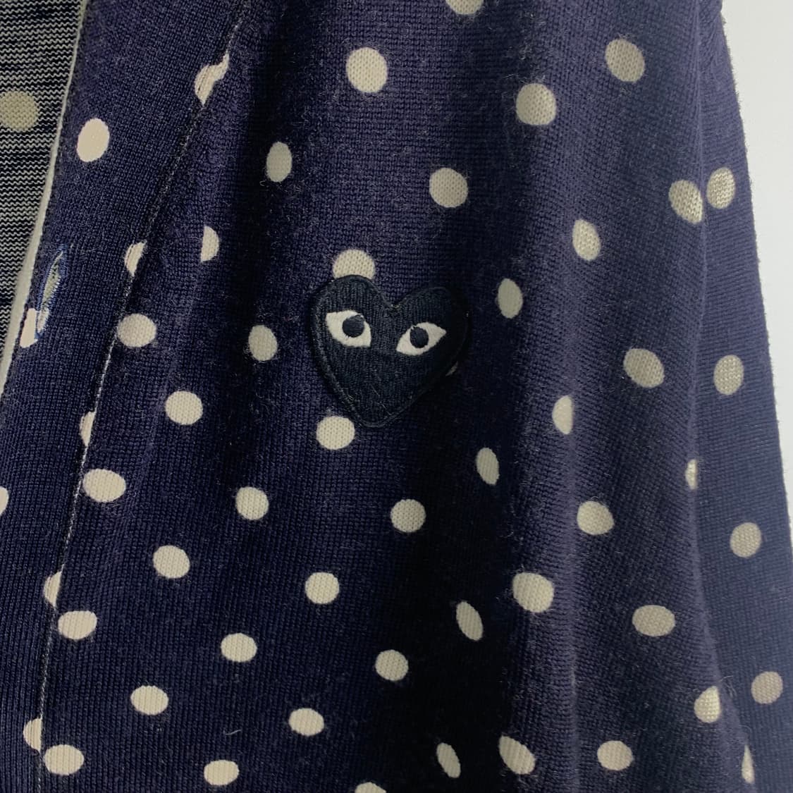 꼼데가르송 플레이 와펜 도트 패턴 니트 가디건 상품이미지3