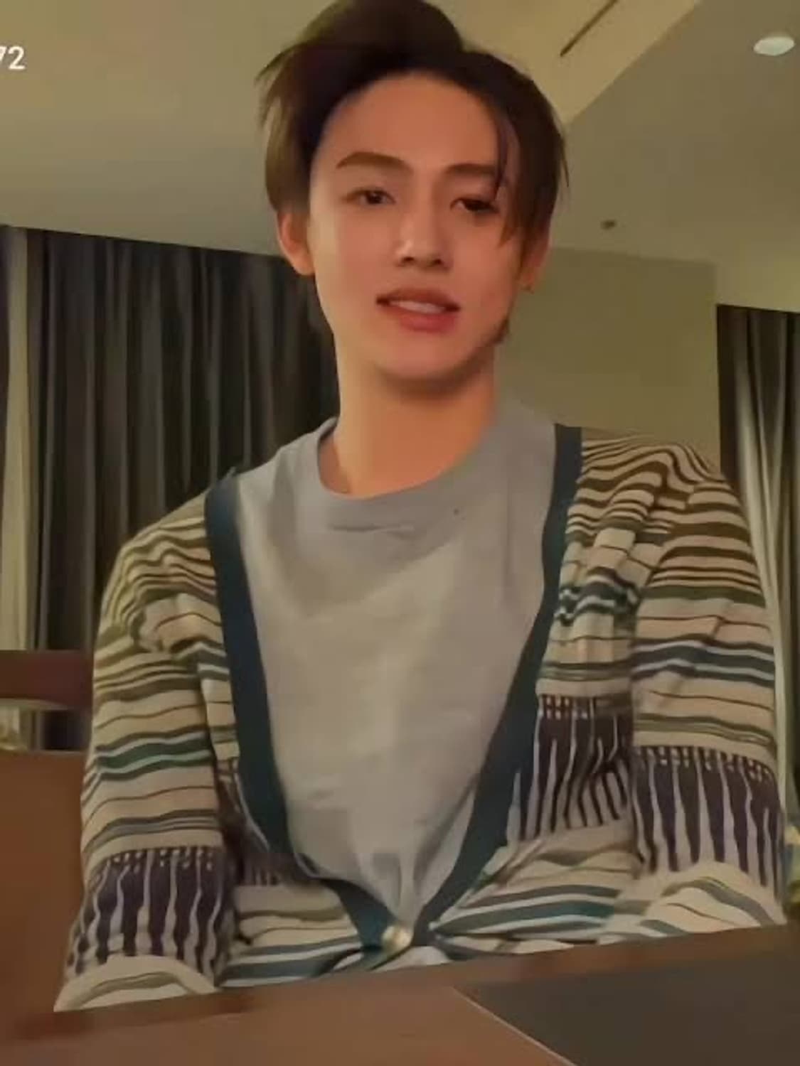 레미릴리프 가디건 코르티스 성현 착용 상품이미지2