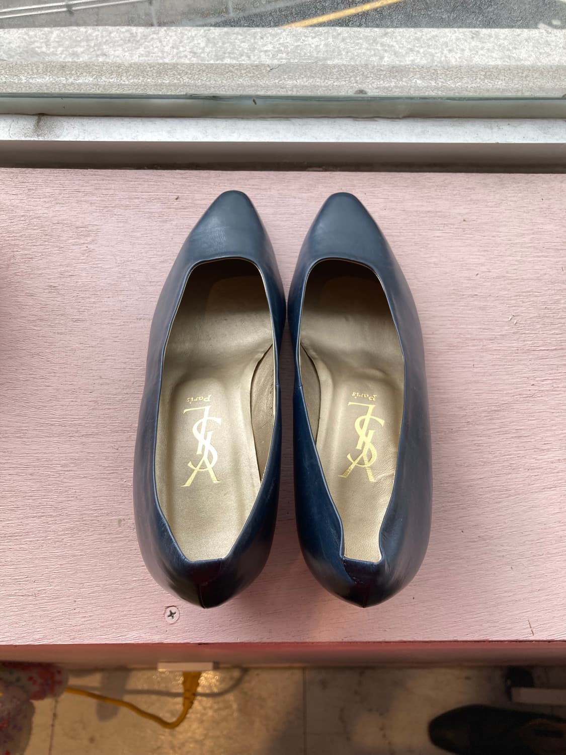 입생로랑 레더 포인티드 미들힐 상품이미지4