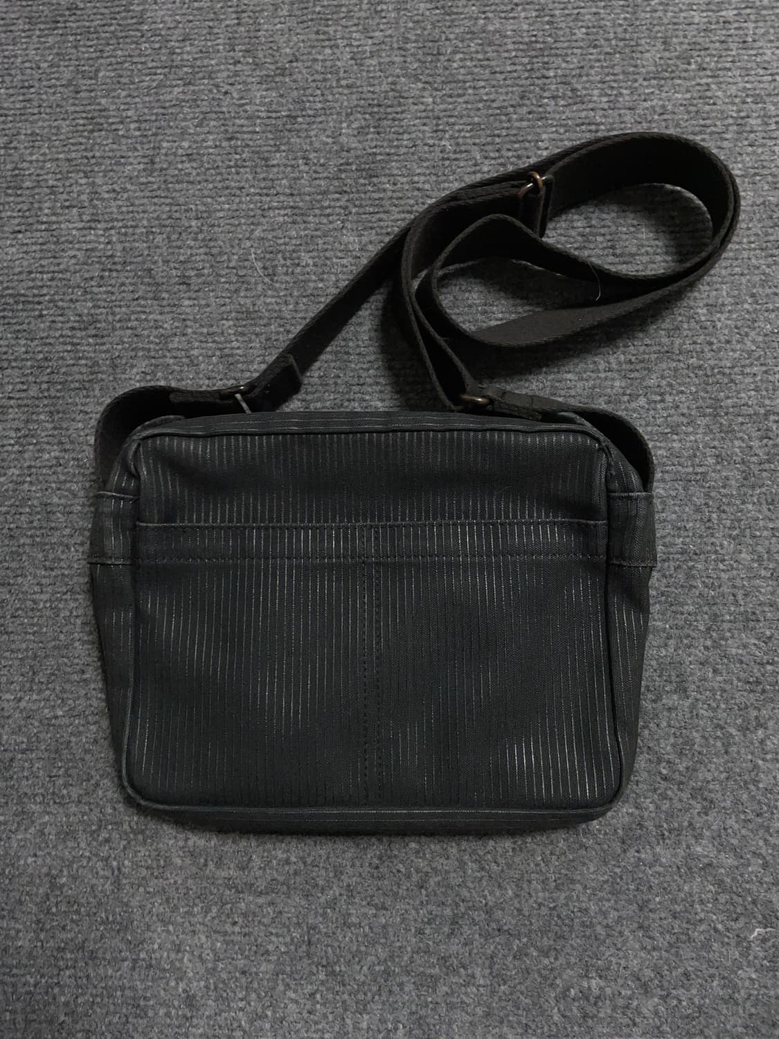 포터 드로잉 블랙 스트라이프 숄더백 상품이미지3