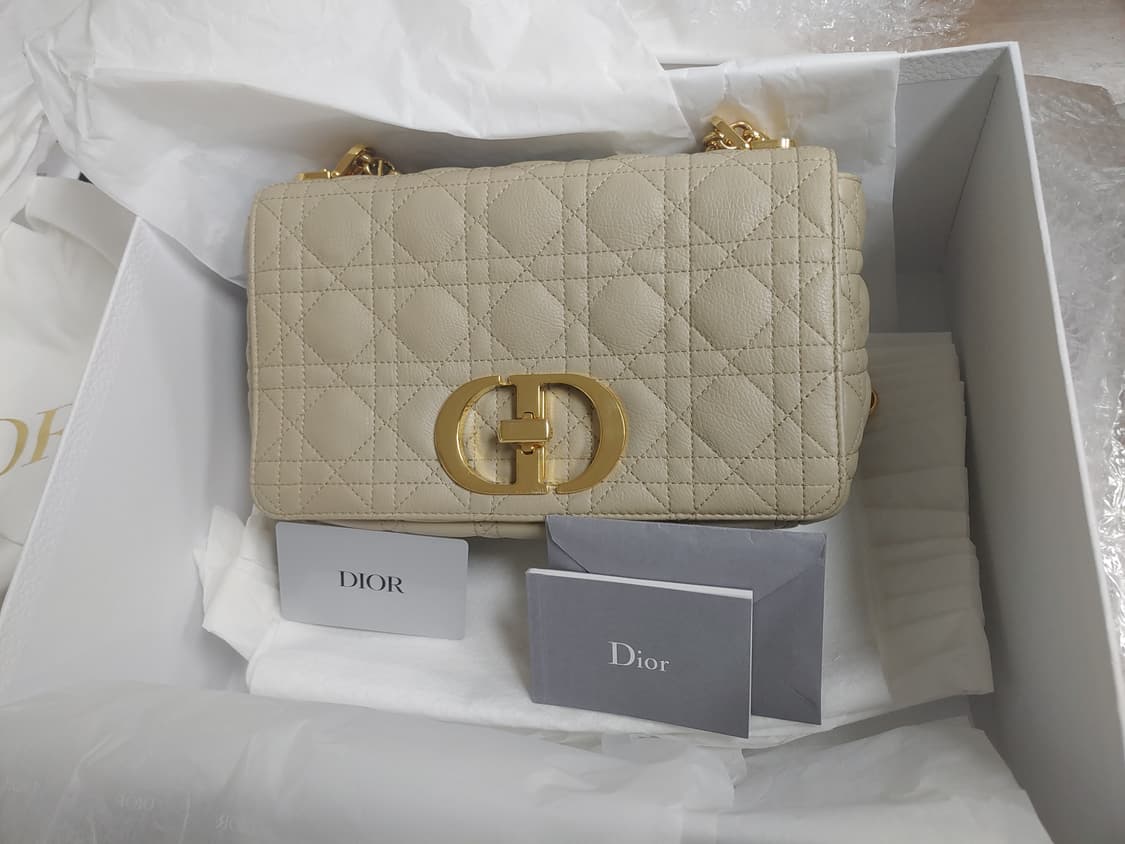 디올 카로 베이직 가방팝니다. 상품이미지1