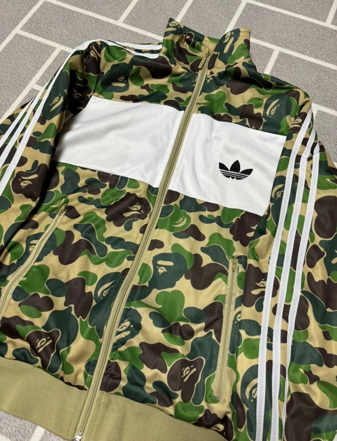 베이프 아디다스 트렉탑 상품이미지1