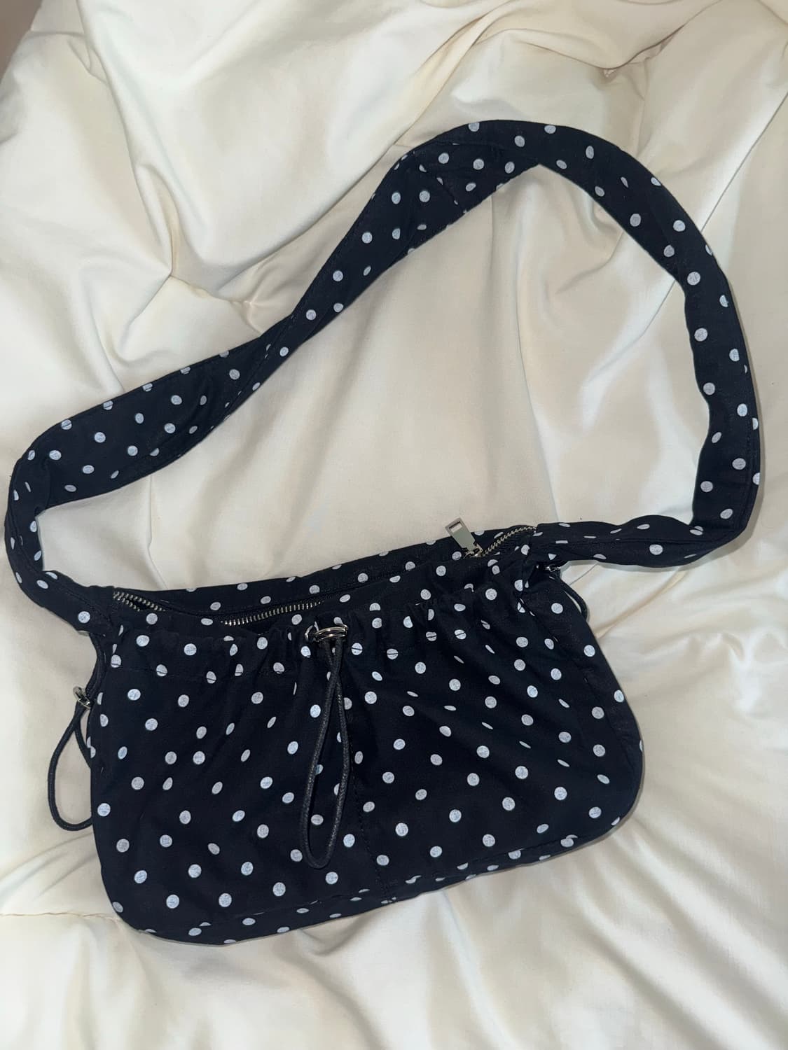 도트 셔링 숄더 크로스백 상품이미지1