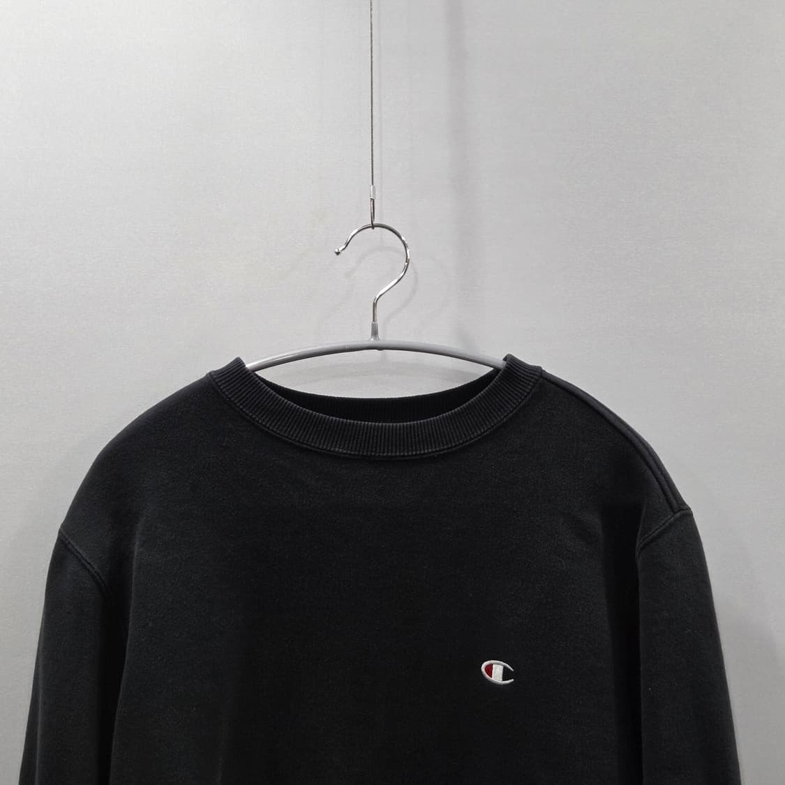 챔피온 우먼 스몰로고 맨투맨 블랙 L  상품이미지2