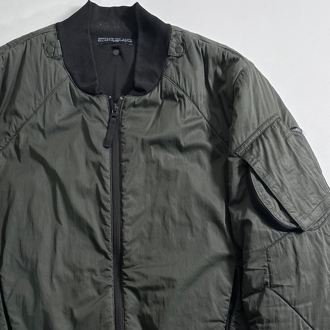스톤아일랜드 쉐도우 프로젝드 카키 봄버 자켓  상품이미지2