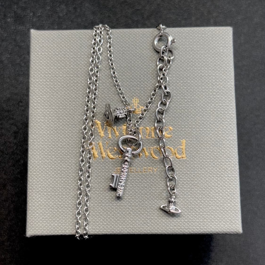 비비안웨스트우드 EUNICE 유니스 열쇠 펜던트 목 걸이 상품이미지1