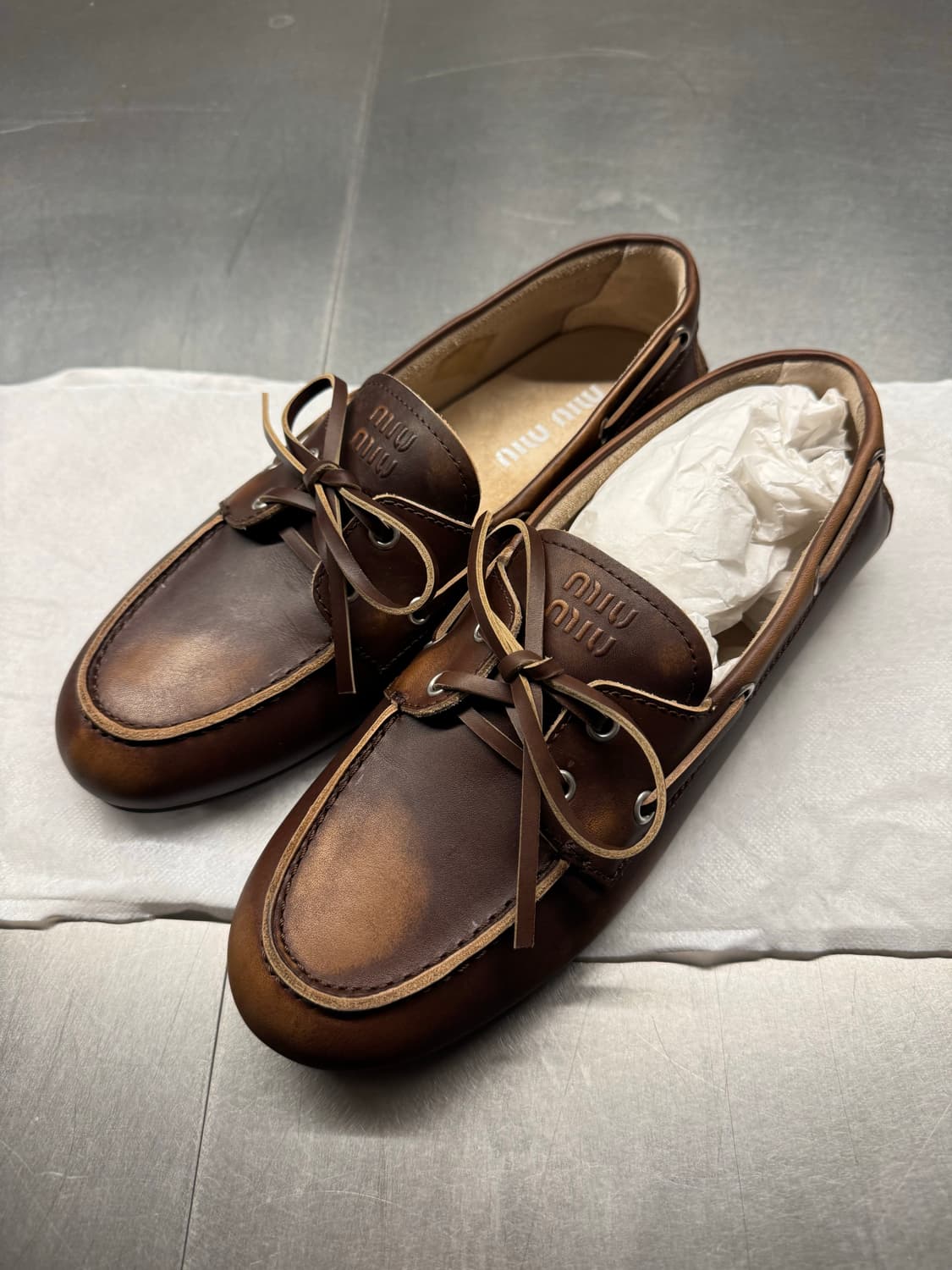 미우미우 가죽 보트 슈즈 상품이미지2