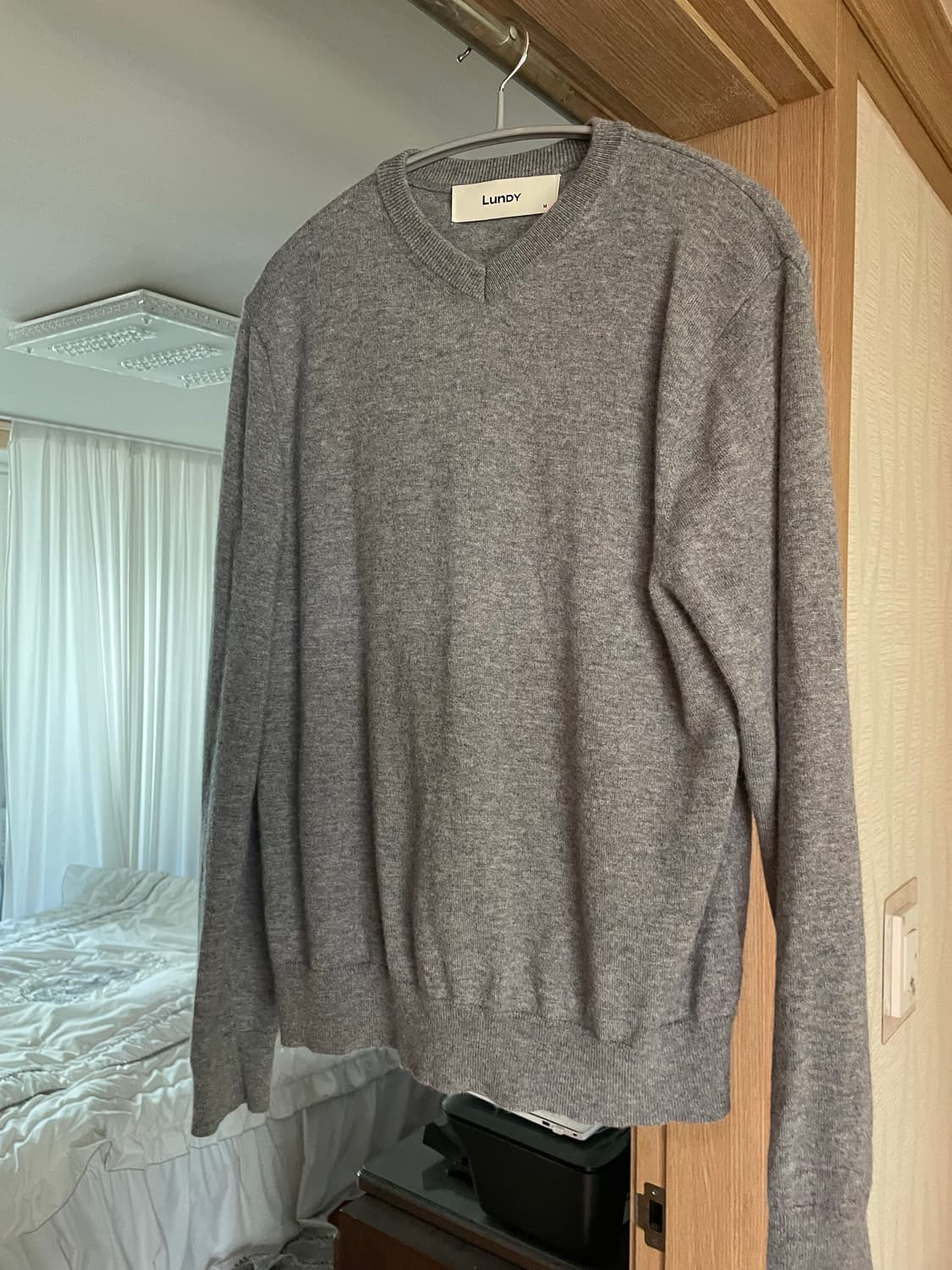 런디 lundy 브이넥 니트 m 상품이미지3