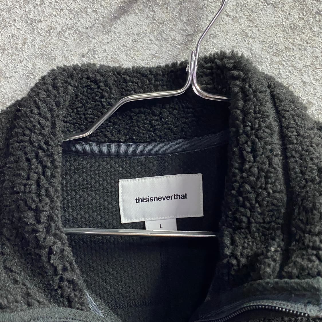 디스이즈네버댓 포켓로고 블랙 플리스 집업 B3724 상품이미지3