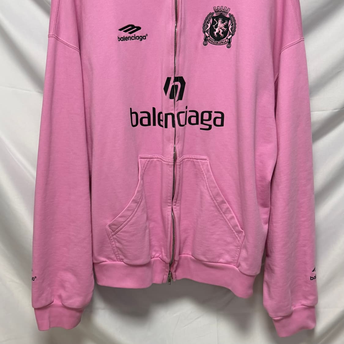 [S+급/L] 23FW 발렌시아가 사커 시리즈 후드집업 핑크 상품이미지3