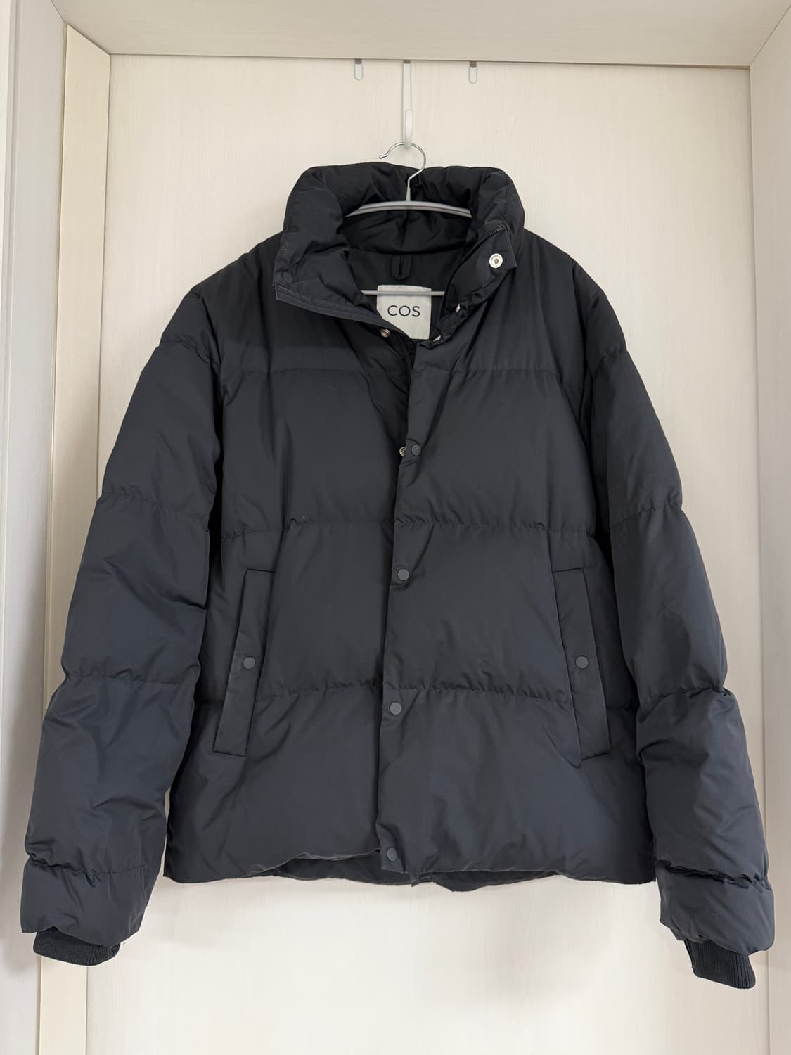 COS 코스 남성 푸퍼 숏패딩 블랙 M 상품이미지1