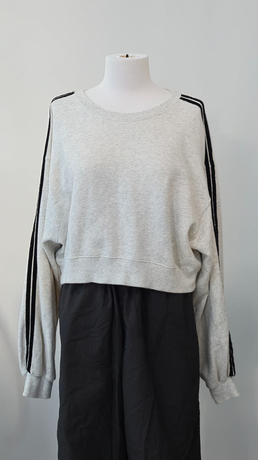 크롭 아이보리 맨투맨  상품이미지1