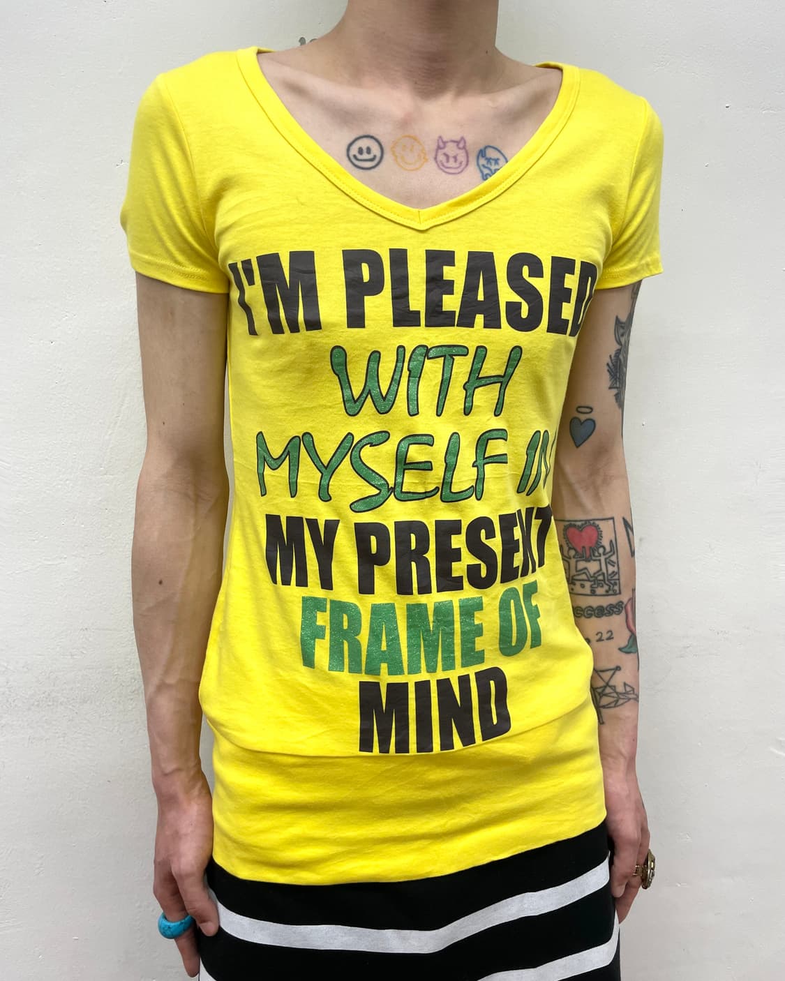 Glossy lettering yellow T-shirt  상품이미지3
