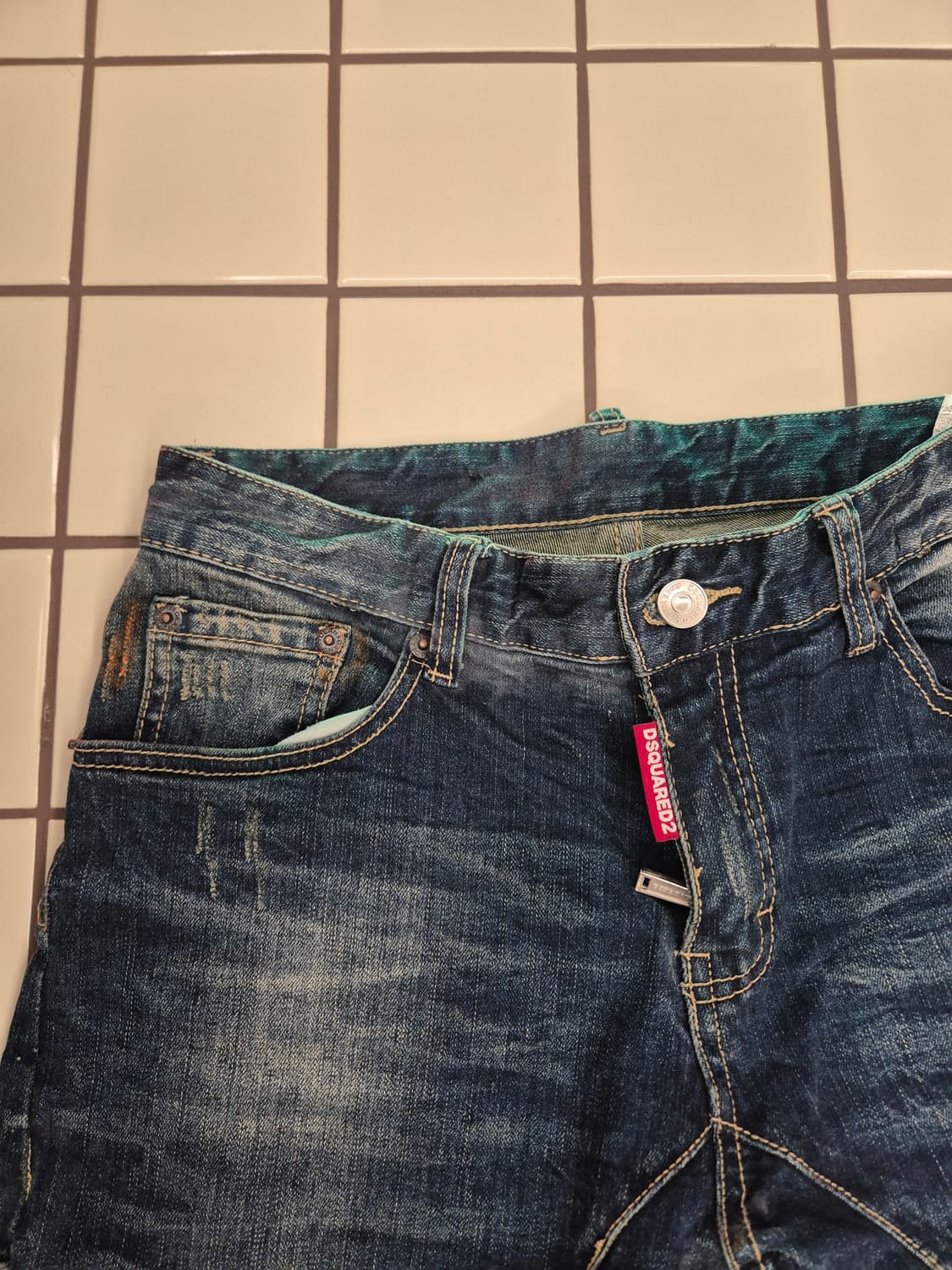 디스퀘어드2(Dsquared2)의 남성용 데님 청바지입니다. 상품이미지1