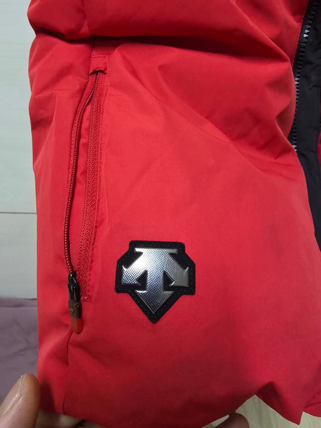 데상트패딩조끼 S 상품이미지4