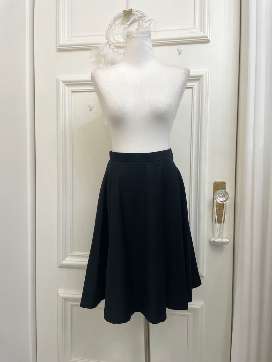 black basic flare midi skirt(size-38) 상품이미지1