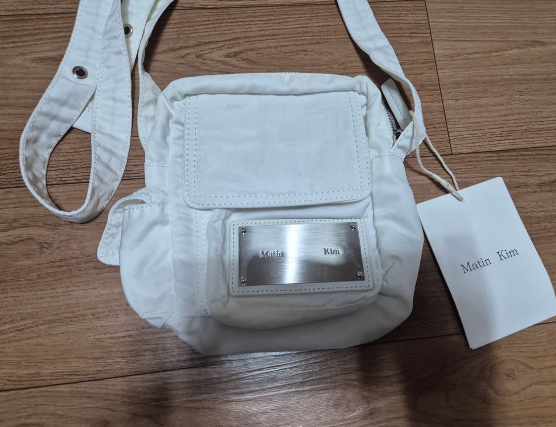 (새상품)마뗑킴 카고 크로스 미니백 화이트 상품이미지2