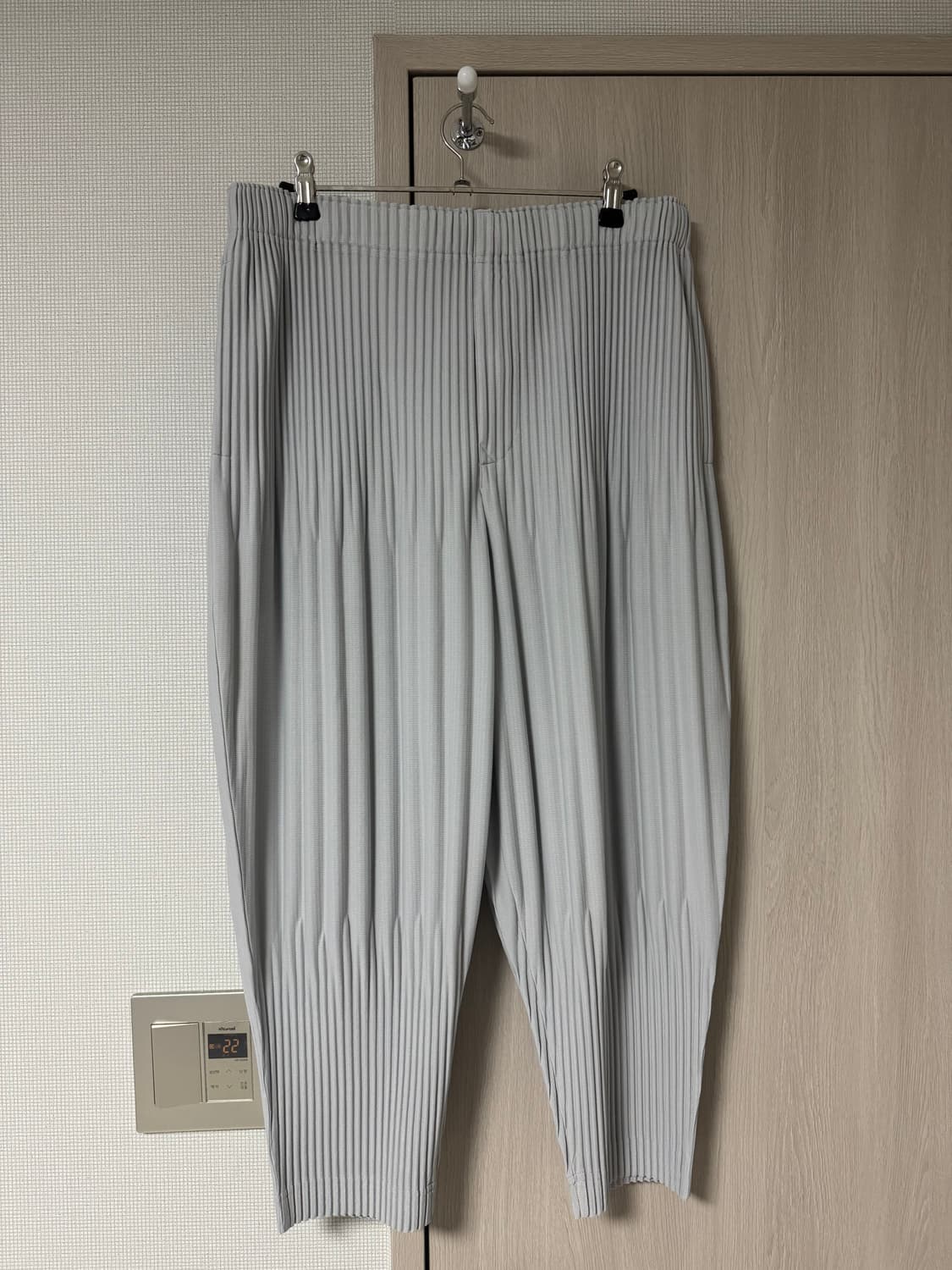 [3] 옴므플리세 크롭 팬츠 (네이비/라이트그레이) 상품이미지4