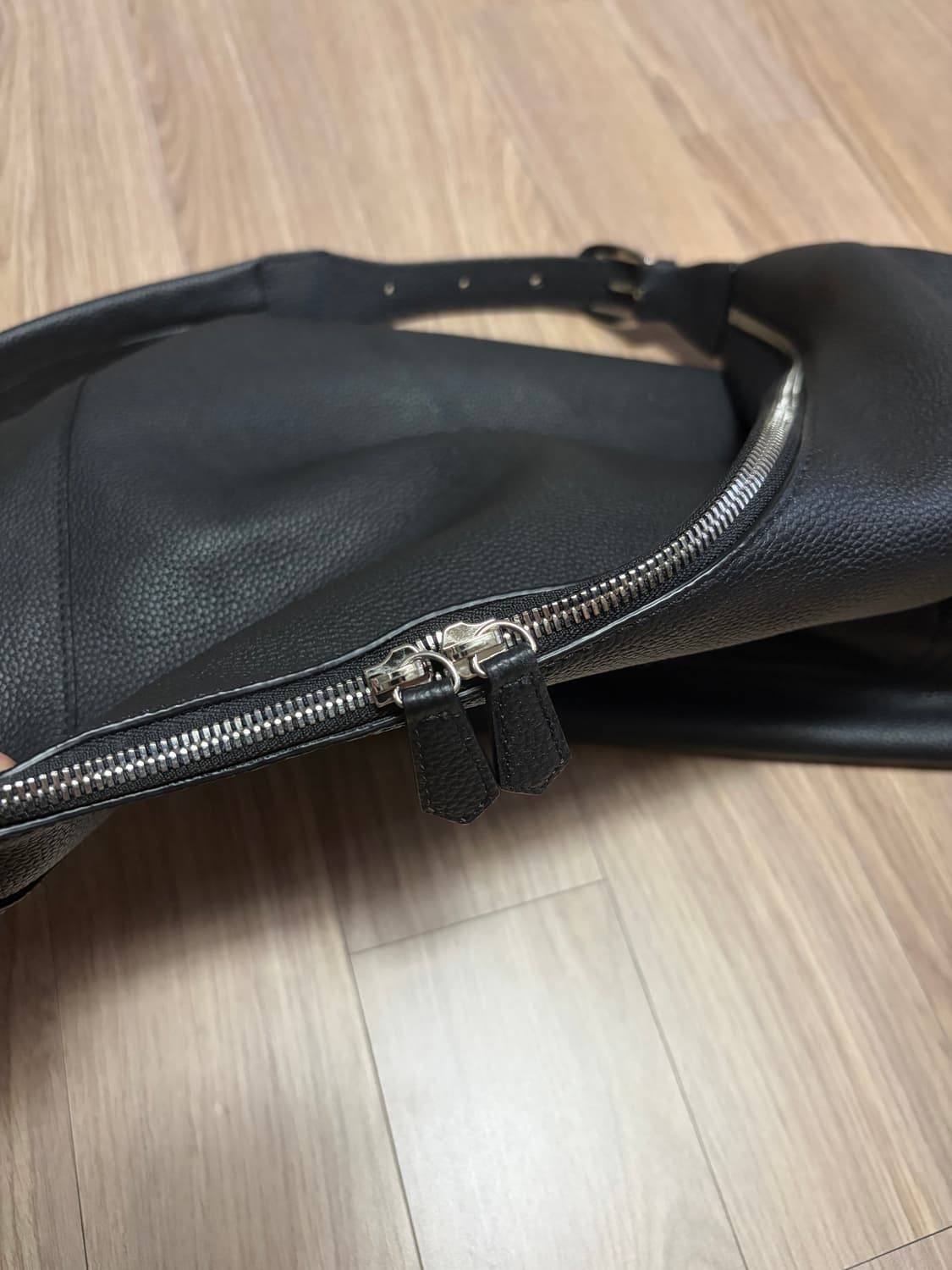 토니웩 소프트 그레인 레더 커브 숄더백 상품이미지4