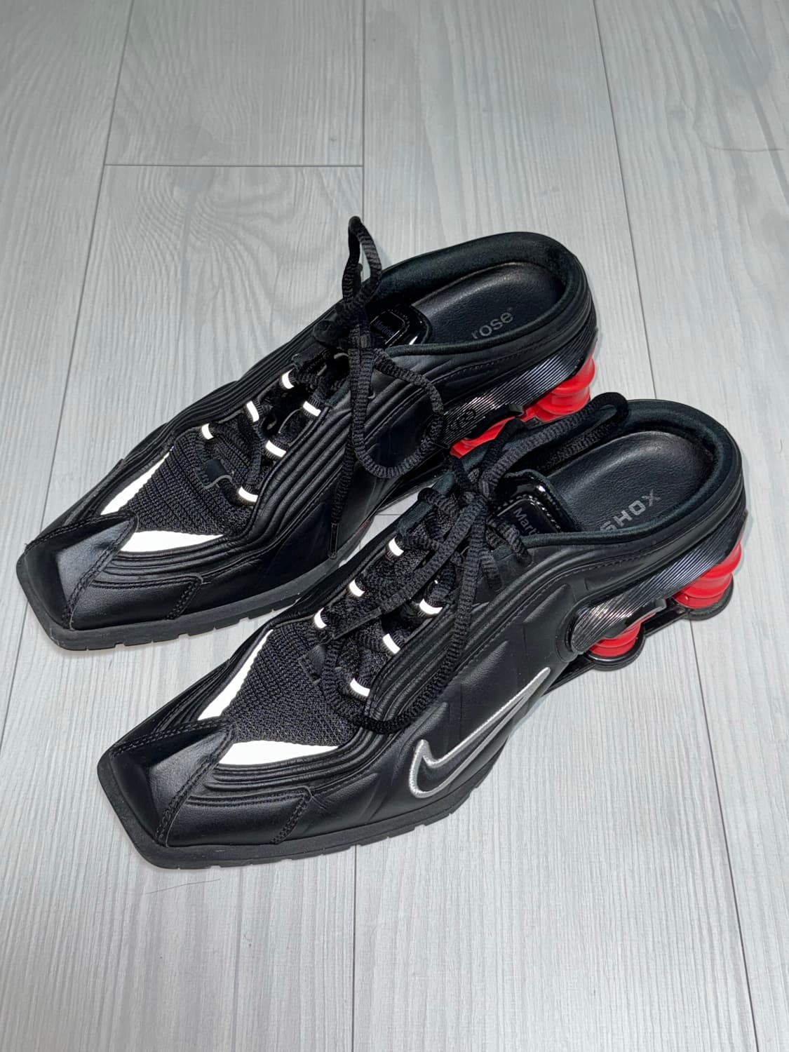 Nike x Martine Rose Shox MR4 Black (250) 상품이미지1