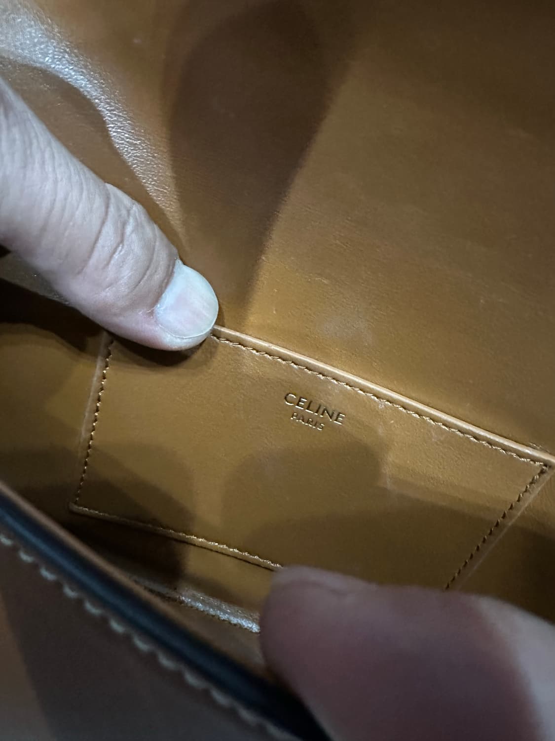 셀린느 스트랩 클러치 탄 컬러 상품이미지4