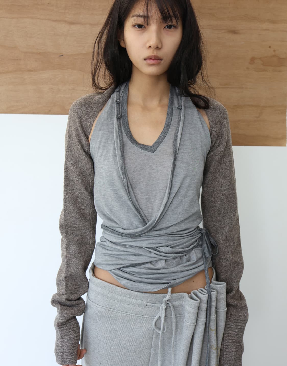HALTER WRAP SLEEVELESS (GREY) 상품이미지1