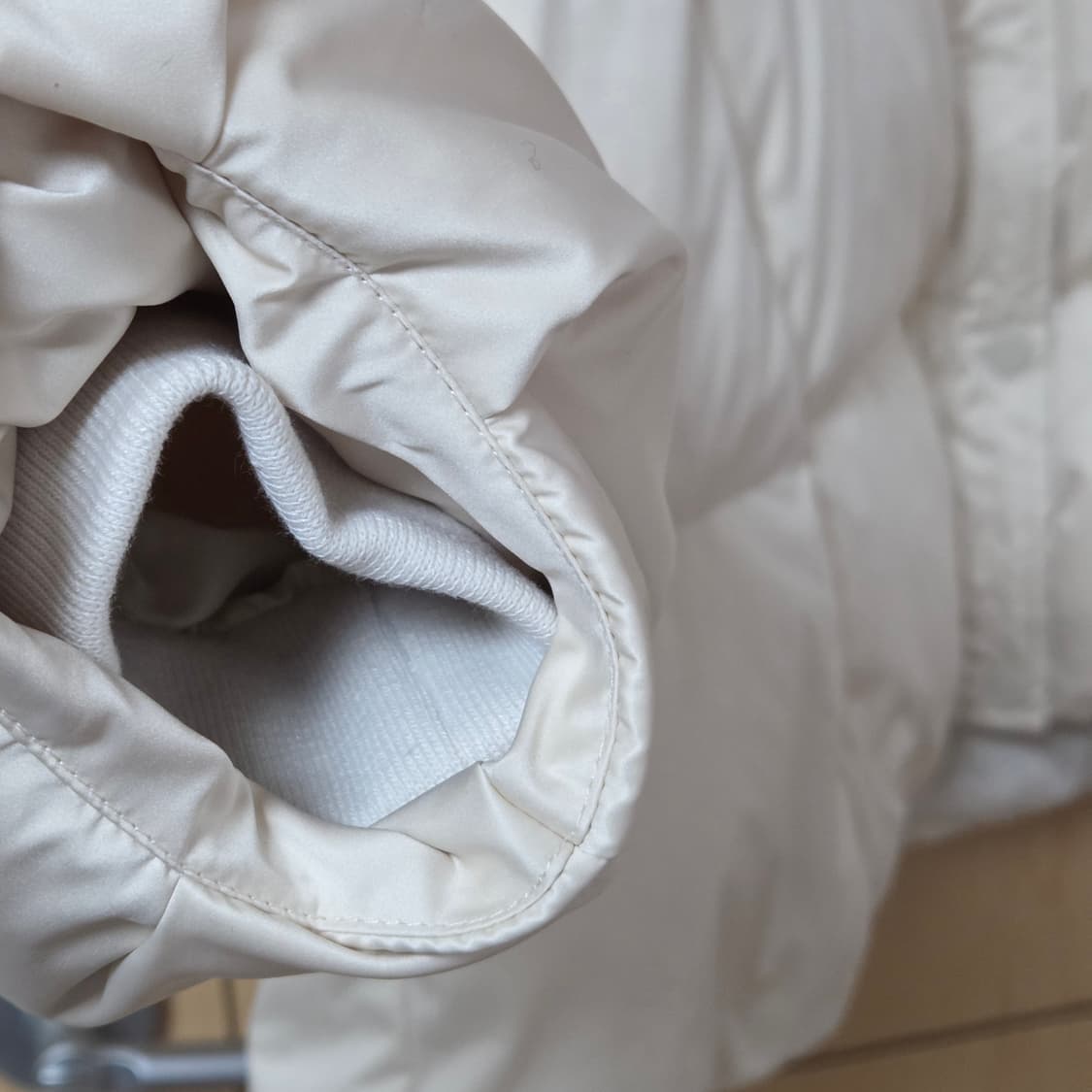 새상품) 어라운드율 안젤리나 구스 패딩 크림 베이지 컬러 A라인 폭스퍼 상품이미지9