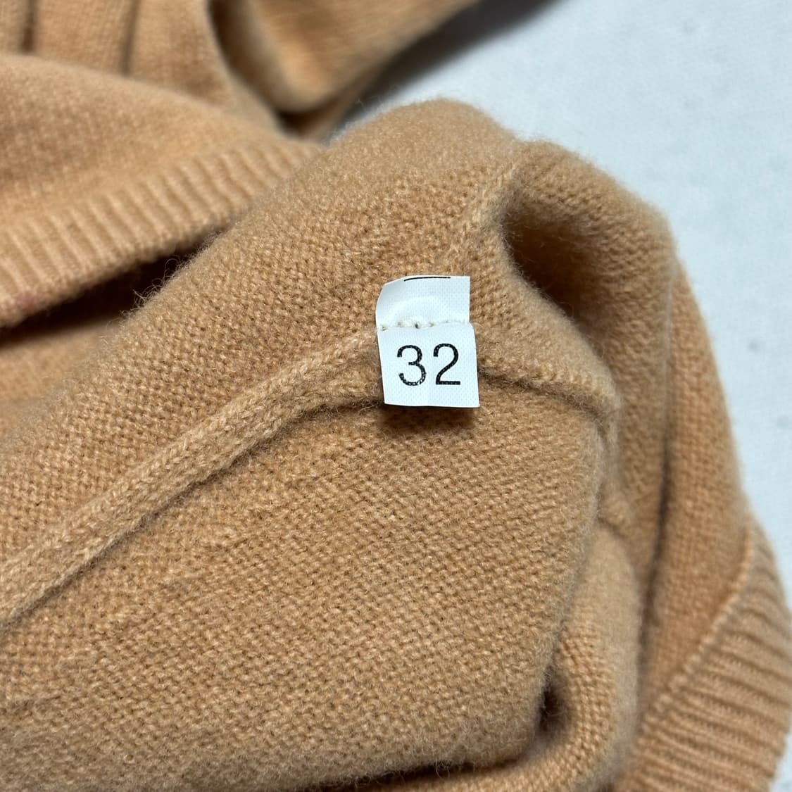 32 버버리 여성용 골드 버튼 라운드넥 울 가디건 상품이미지5