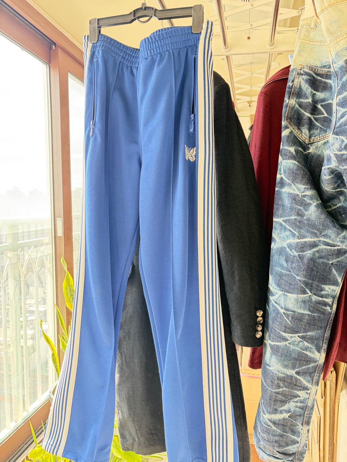 니들스 로얄블루 스트레이트 트랙팬츠 상품이미지2