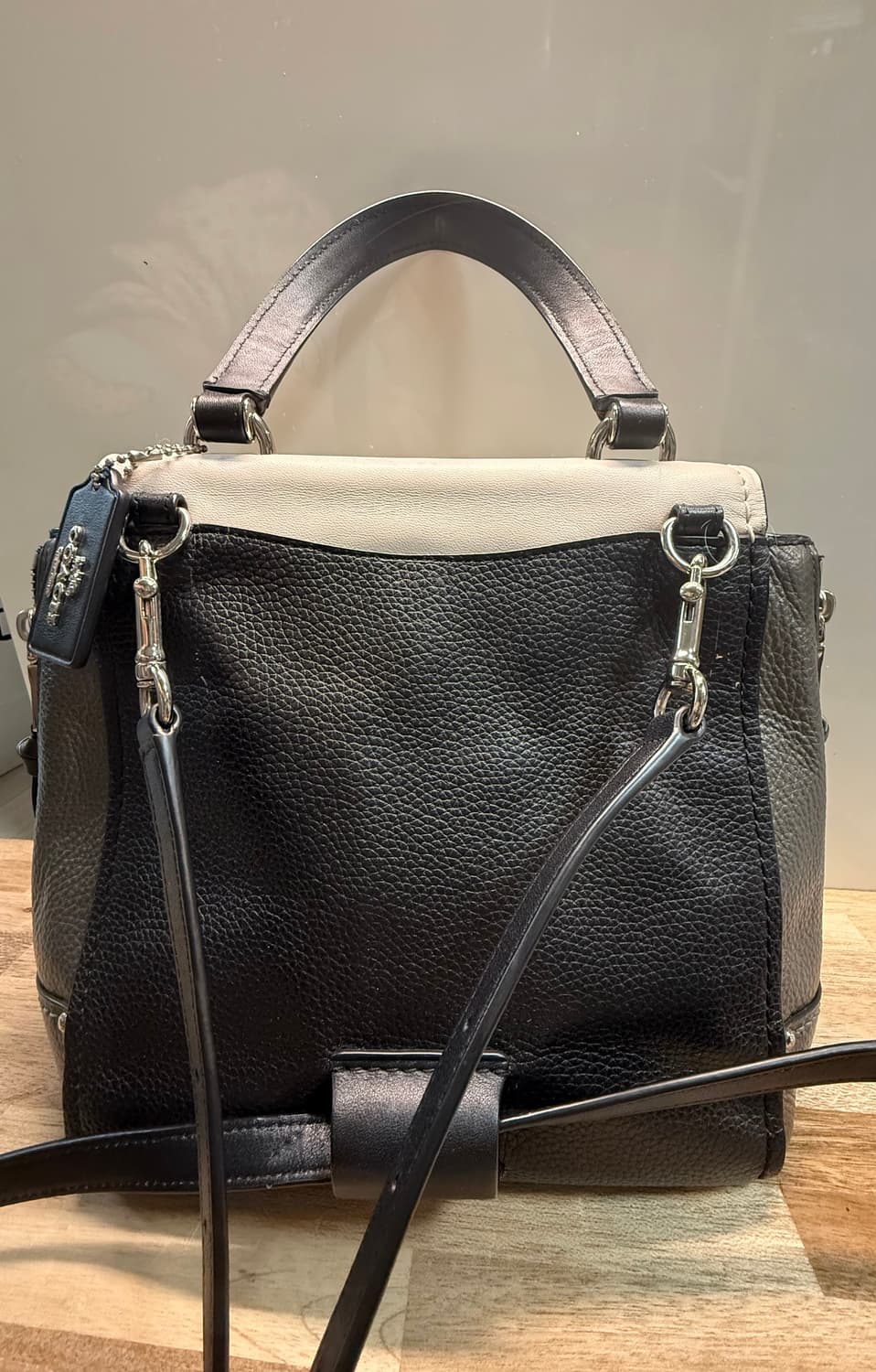 코치 블랙  화이트 가죽 3way 턴록 백팩 상품이미지4