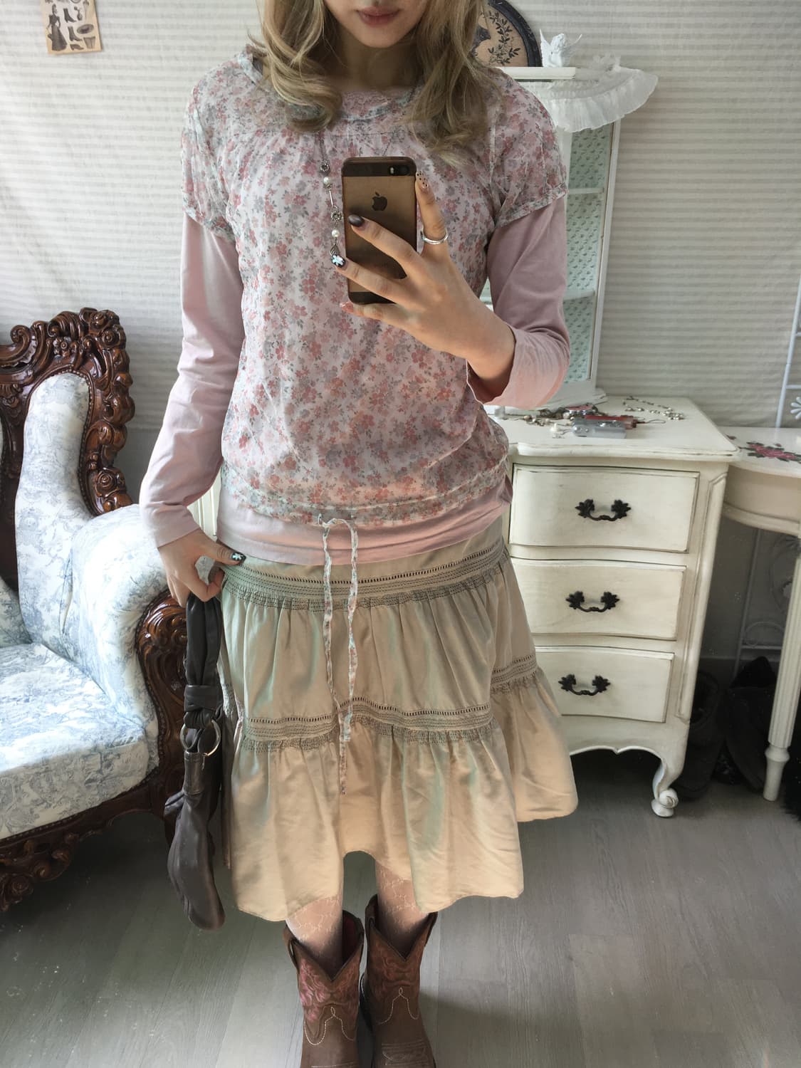 Set)레이어드 블라우스 + 핑크레이스티 + 베이지스커트 상품이미지3