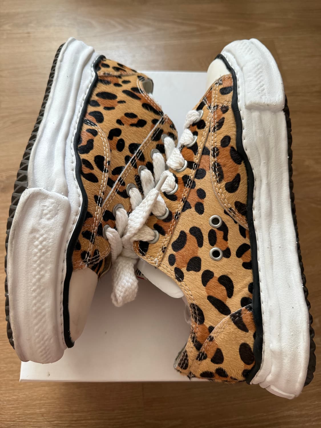 미하라 야스히로 피터슨 OG 솔 카프 헤어 로우탑 스니커즈 레오파드 상품이미지3