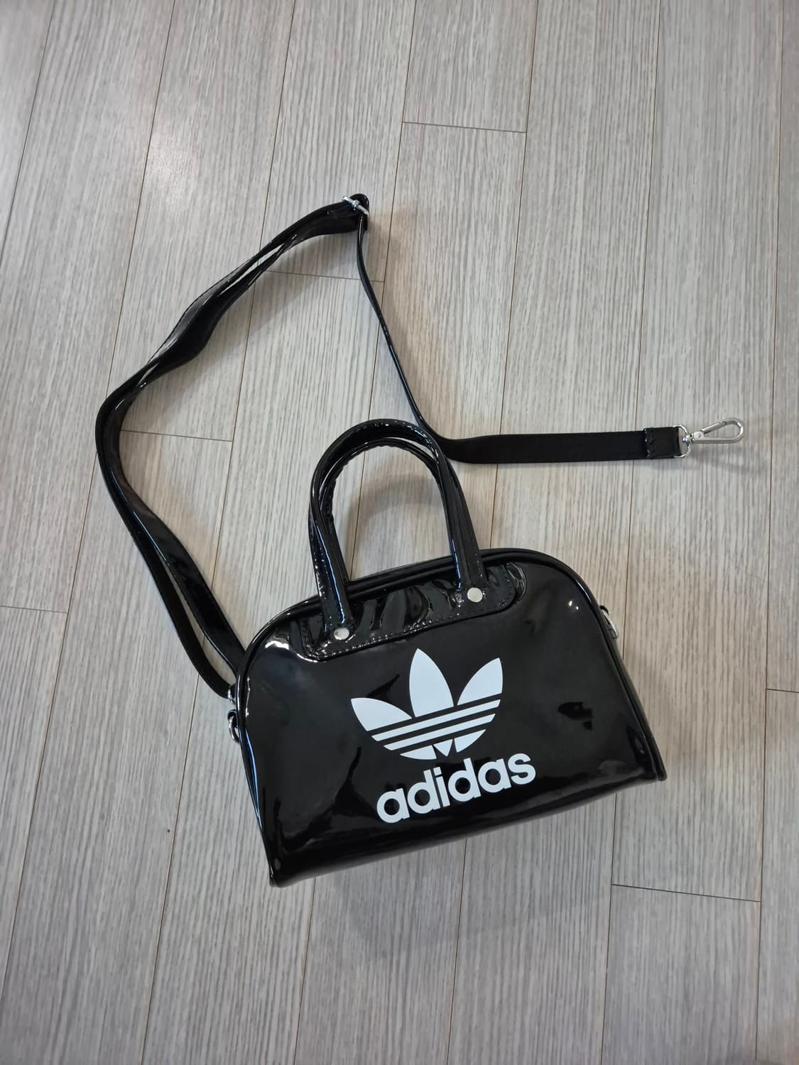 아디다스 에나멜 백 상품이미지1