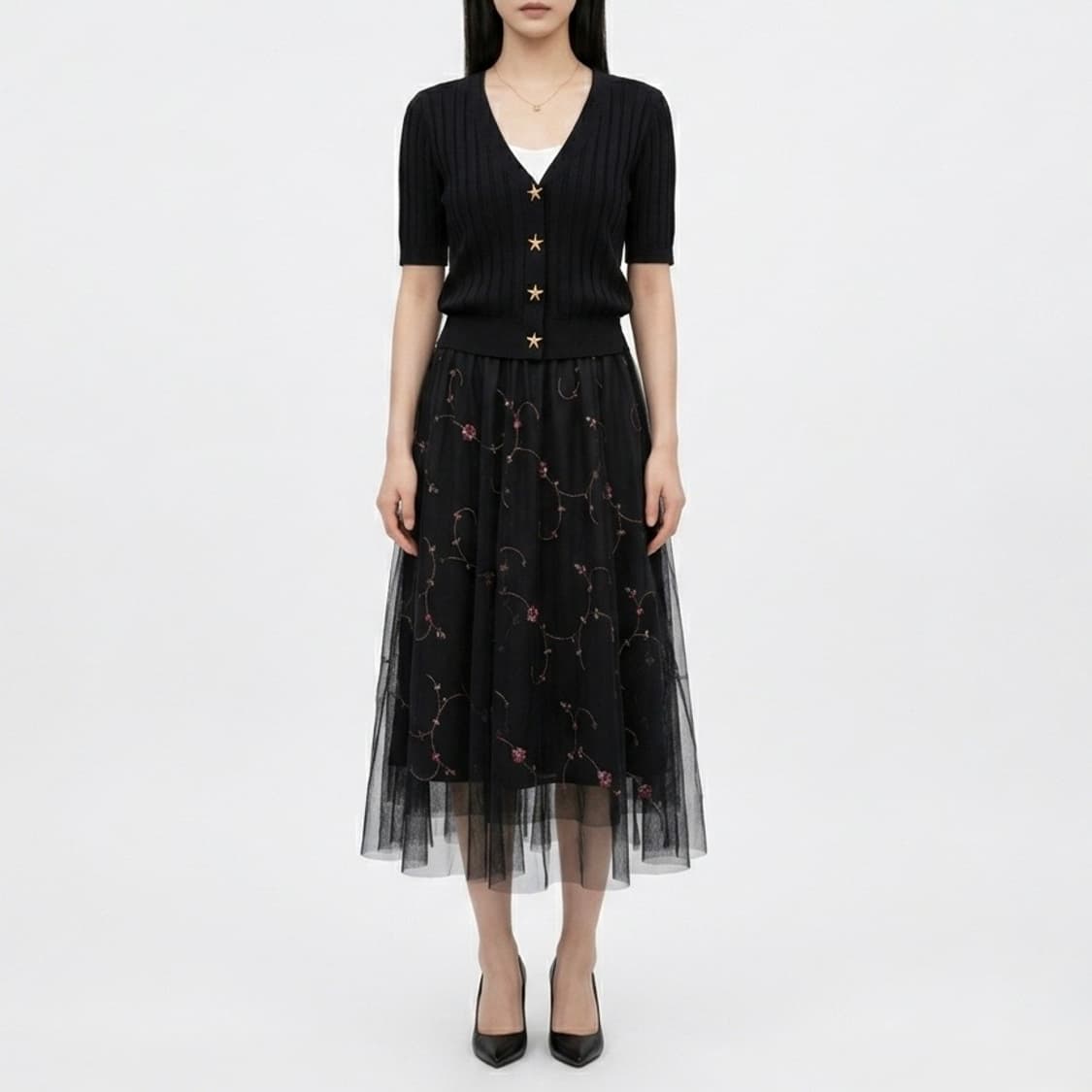 [새상품] 검정 꽃자수 샤스커트 상품이미지1