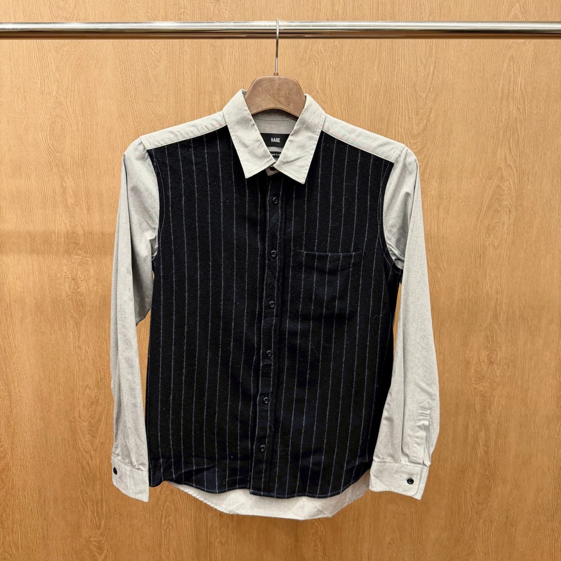 하레 혼방 패널 긴팔 울 셔츠 스트라이프 전면 포켓 디테일 네이비 그레이 상품이미지2